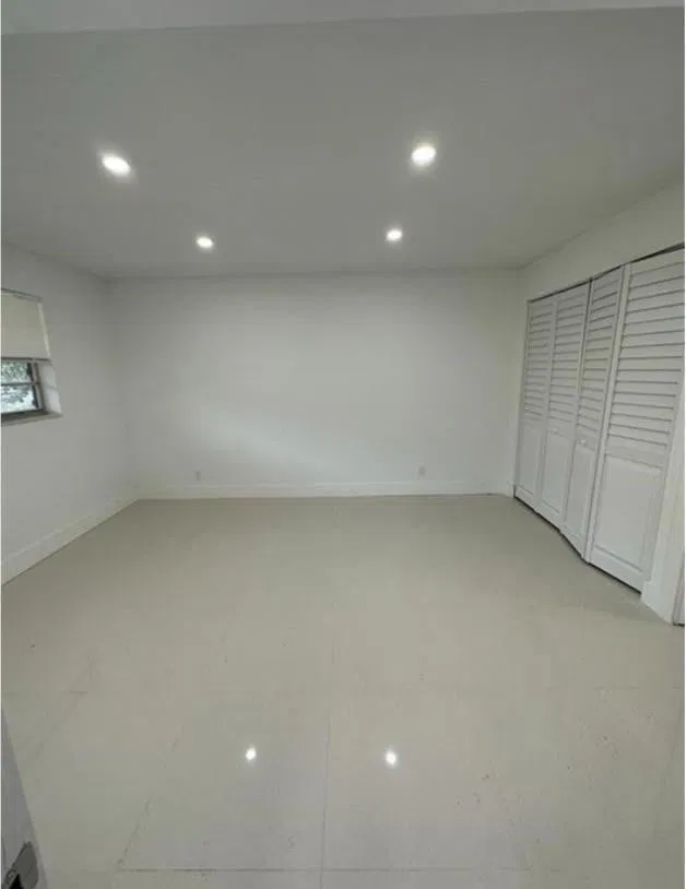 Unit 118 photo 20