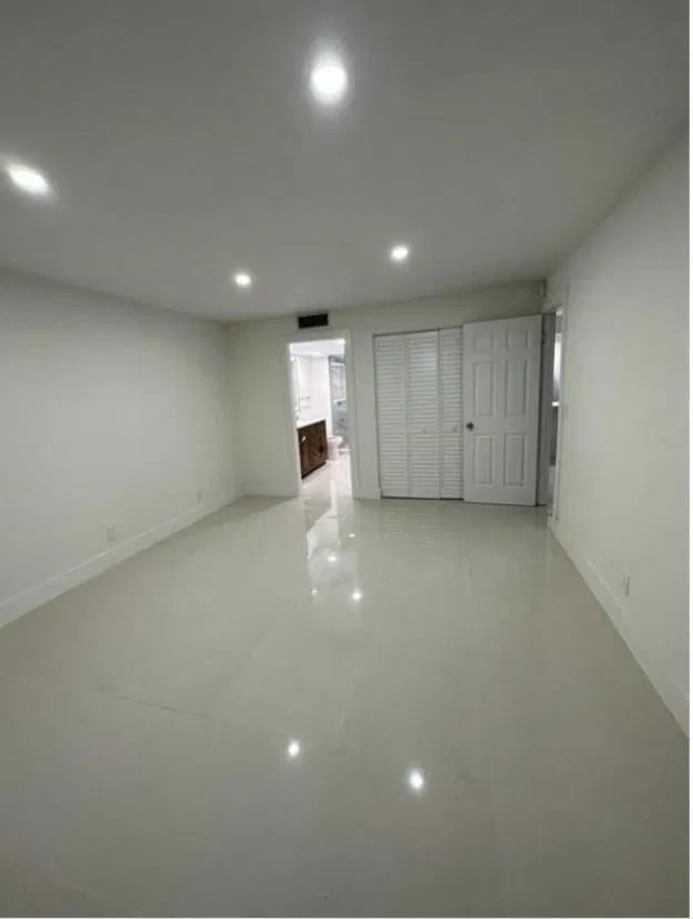 Unit 118 photo 22