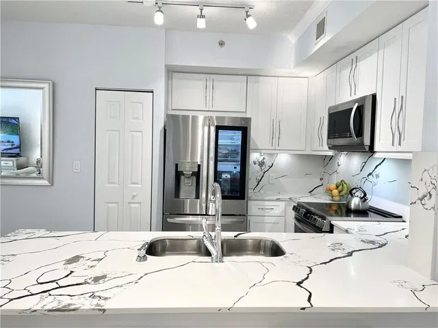 Downtown West Palm Beach Unit 112 photo 4