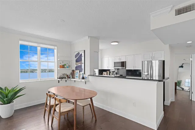 The Montecito Unit 1213 photo 3