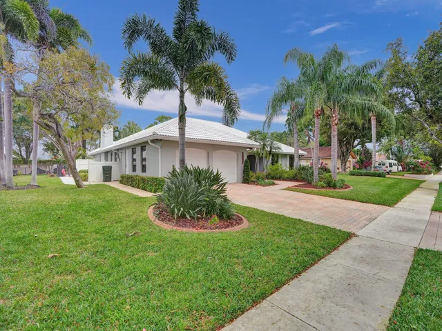 Boca Bath & Tennis Residence photo 8
