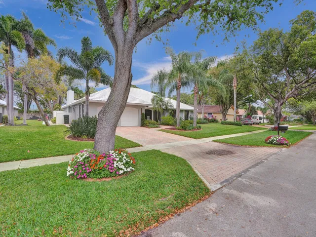 Boca Bath & Tennis Residence photo 9