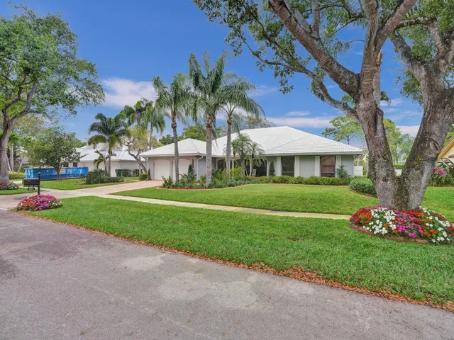 Boca Bath & Tennis Residence photo 11