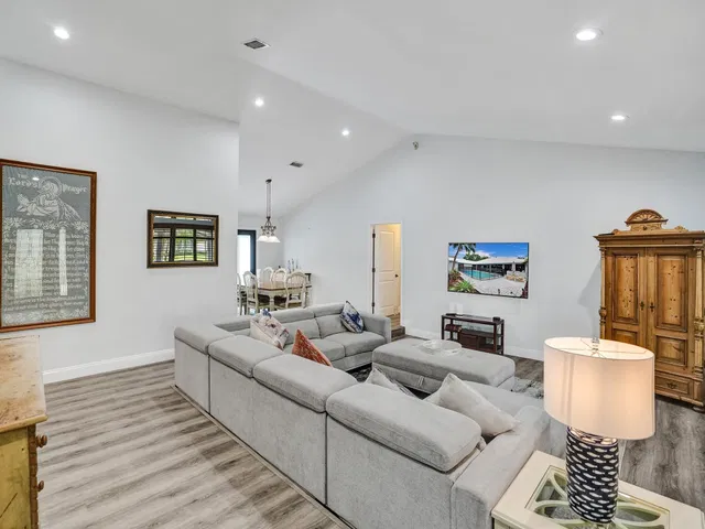 Boca Bath & Tennis Residence photo 15