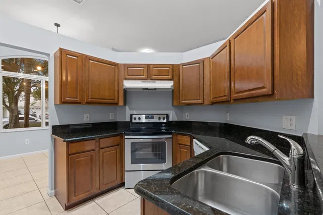 Residence photo 5