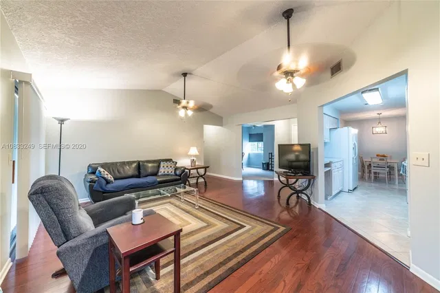 Residence photo 5