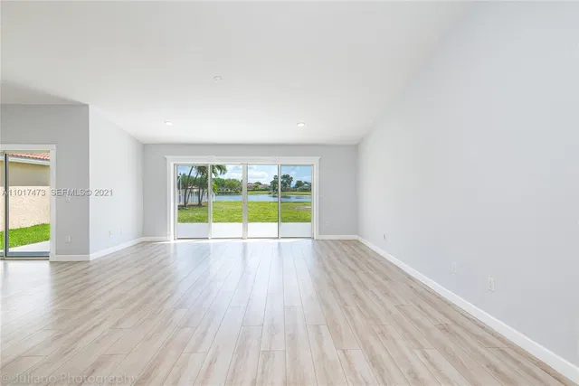 Residence photo 3