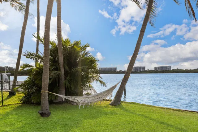 SoSo West Palm Beach Residence photo 6
