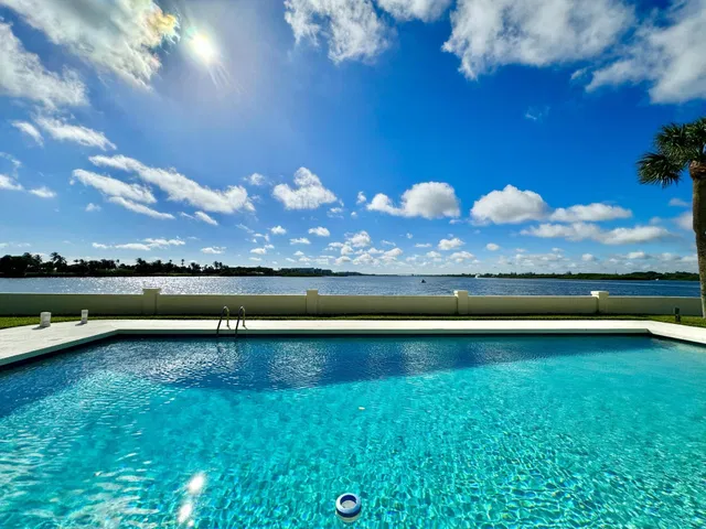 2308 Ibis Isle Road W
