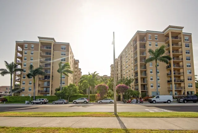 Flagler Pointe Unit 411 photo 2