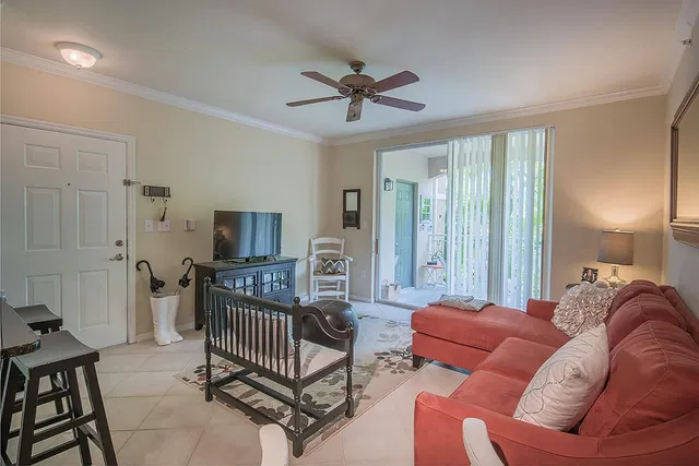 Unit 207 photo 3
