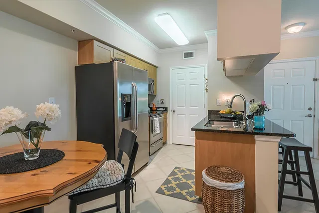 Unit 207 photo 5