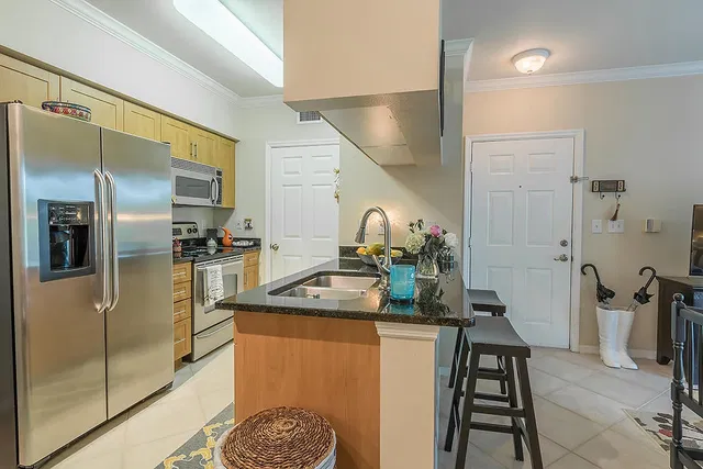 Unit 207 photo 7