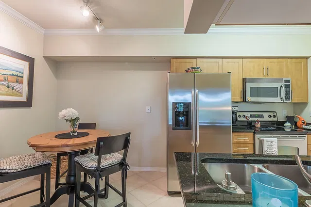 Unit 207 photo 8