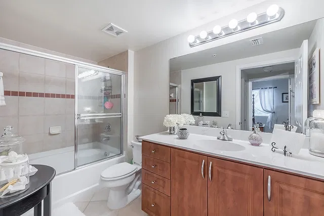 Unit 207 photo 10