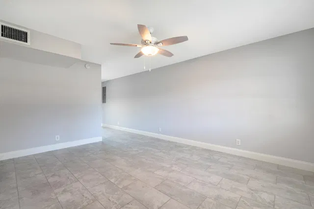 Unit 8923 photo 6