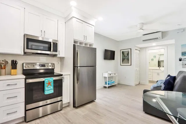 Palm Beach Shores Residence photo 15