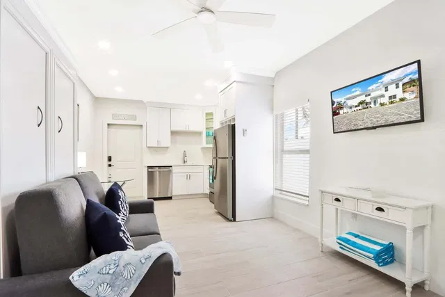 Palm Beach Shores Residence photo 18