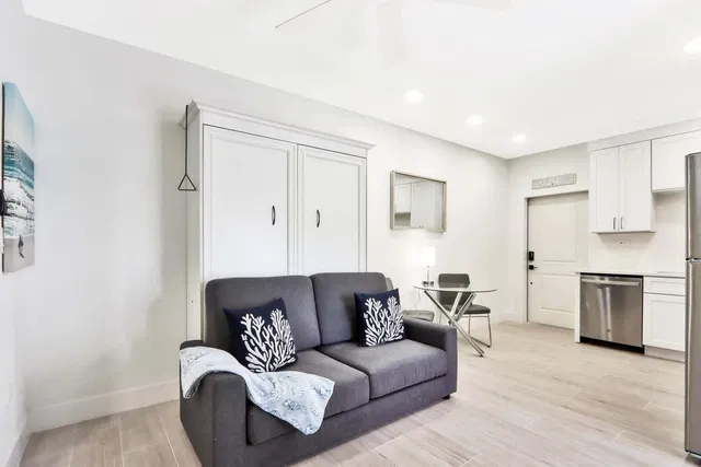 Palm Beach Shores Residence photo 19