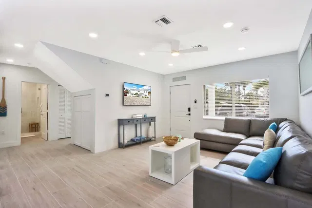 Palm Beach Shores Residence photo 29