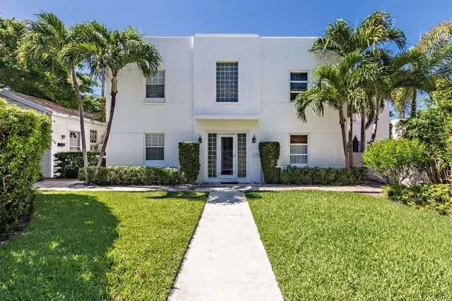 150 Australian Avenue #4