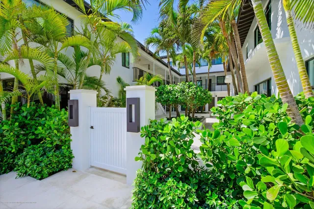 122 Peruvian Avenue #7