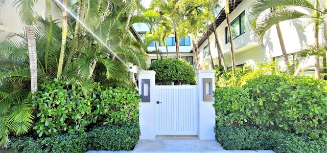 122 Peruvian Avenue #14-A