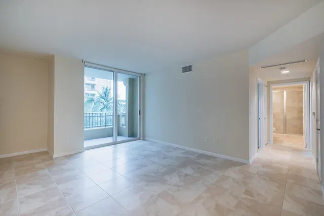 The Metropolitan Unit 302 photo 2