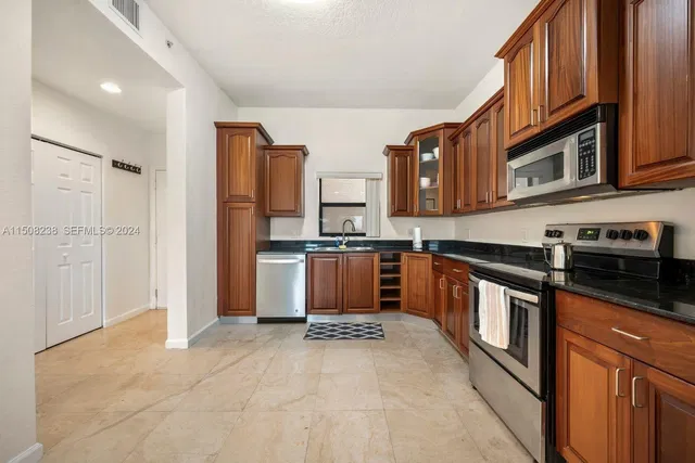 Unit 409 photo 6