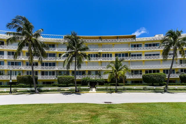 425 Worth Avenue #5b