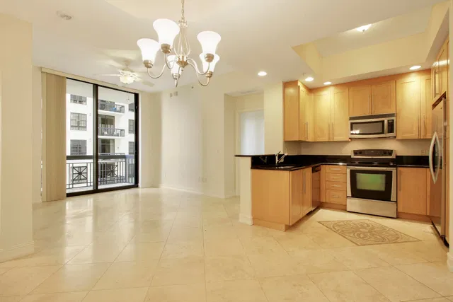Two City Plaza Unit 1014 photo 2