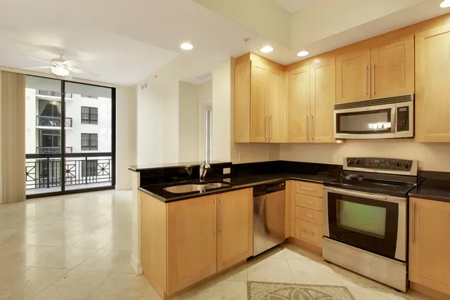 Two City Plaza Unit 1014 photo 3