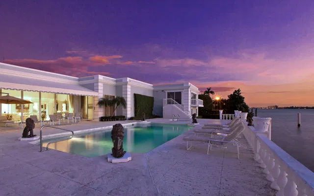 482 Island Drive