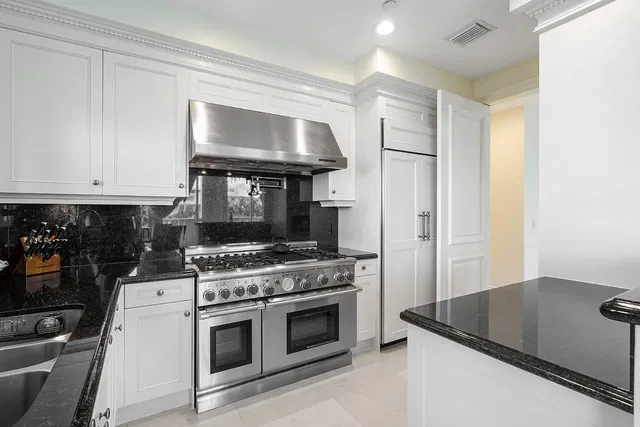 Bellaria Condos Palm Beach Unit 402 photo 4