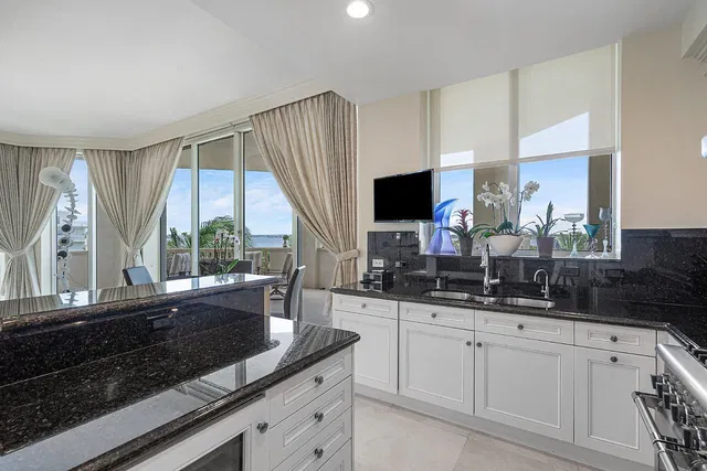 Bellaria Condos Palm Beach Unit 402 photo 6