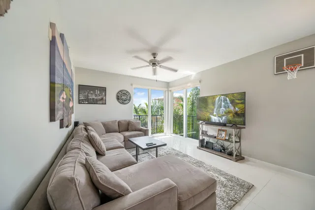 The Astor Unit 505 photo 8