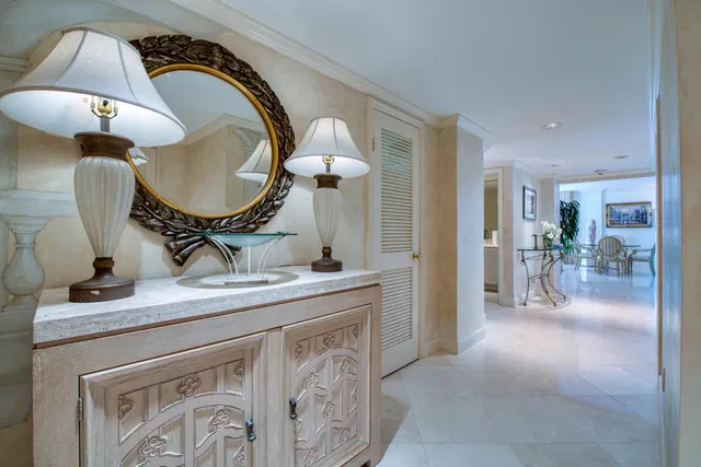 Winthrop House Condos Unit 602 photo 11