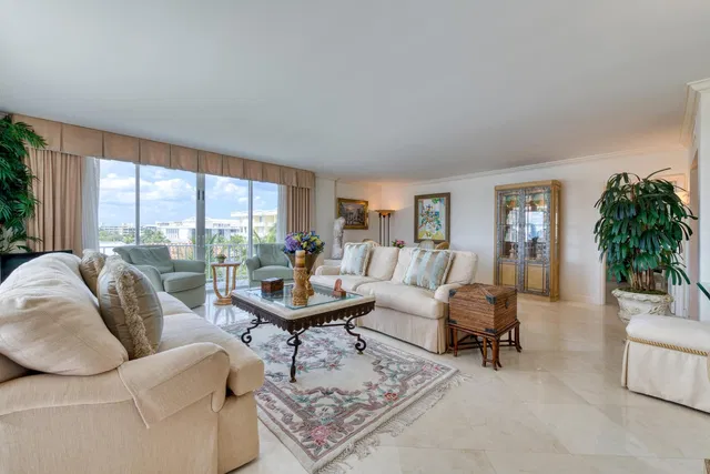 Winthrop House Condos Unit 602 photo 13