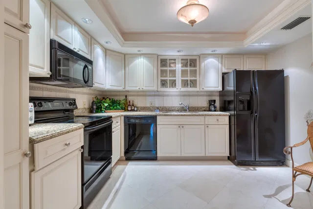 Winthrop House Condos Unit 602 photo 22
