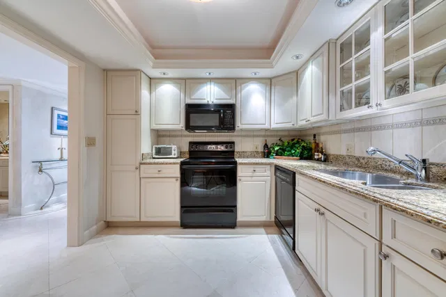 Winthrop House Condos Unit 602 photo 24