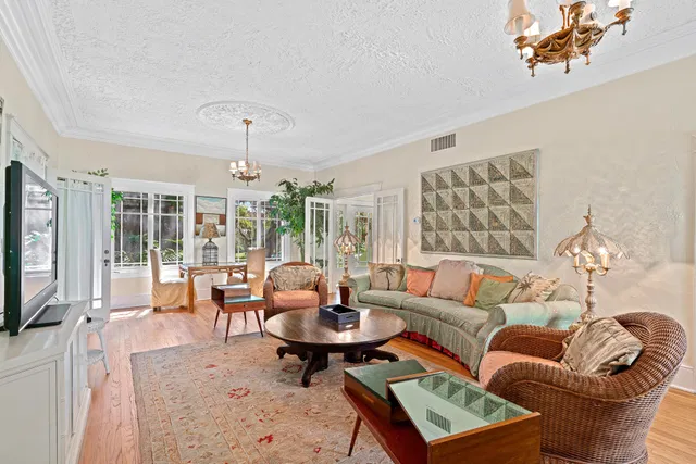 Residence photo 3