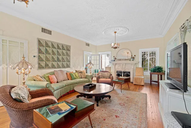 Residence photo 4