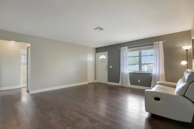  Residence photo 6