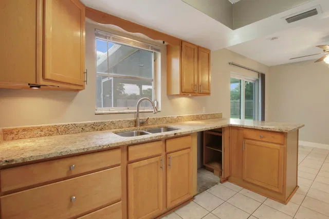  Residence photo 10