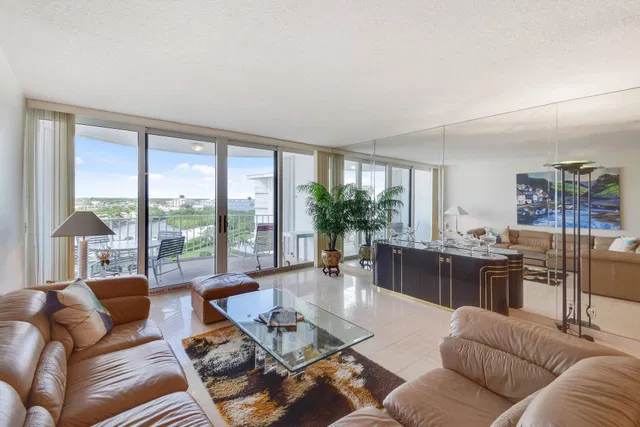 2295 S Ocean Boulevard #811