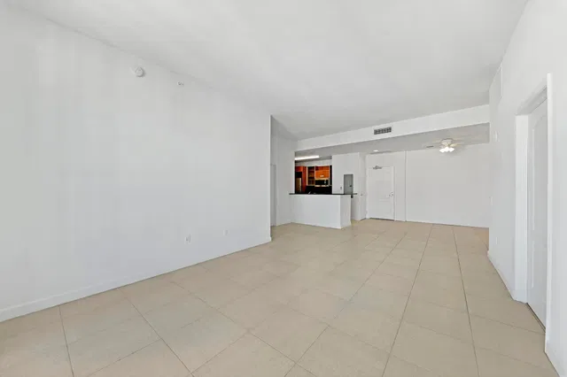 The Whitney Unit 827 photo 9