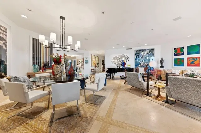 One Watermark Place Residence photo 5