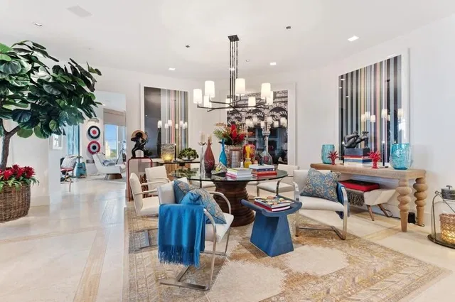 One Watermark Place Residence photo 7