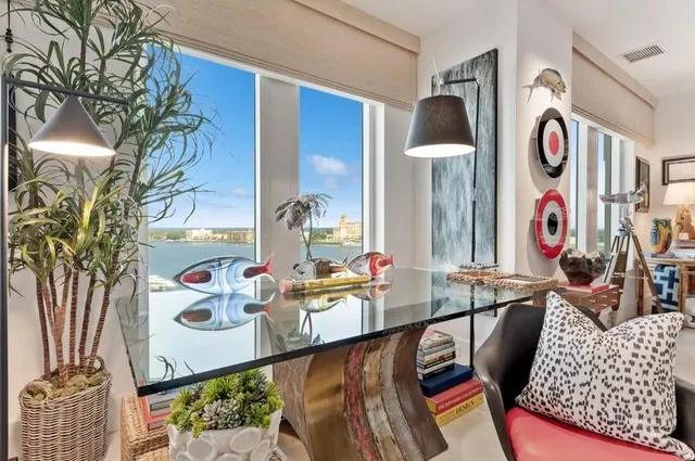 One Watermark Place Residence photo 9