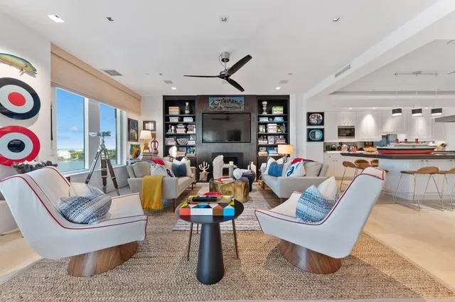 One Watermark Place Residence photo 10